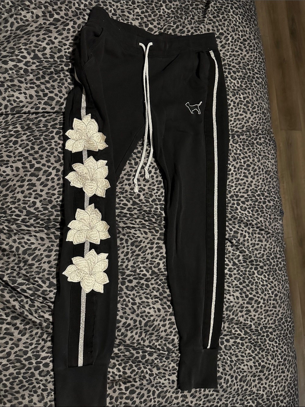 PINK Victoria's Secret Black Jogger Sweatpants with White Floral Appliques xs